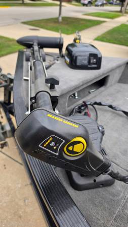 2004 Crestliner, dovoz USA — foto 9 z 11