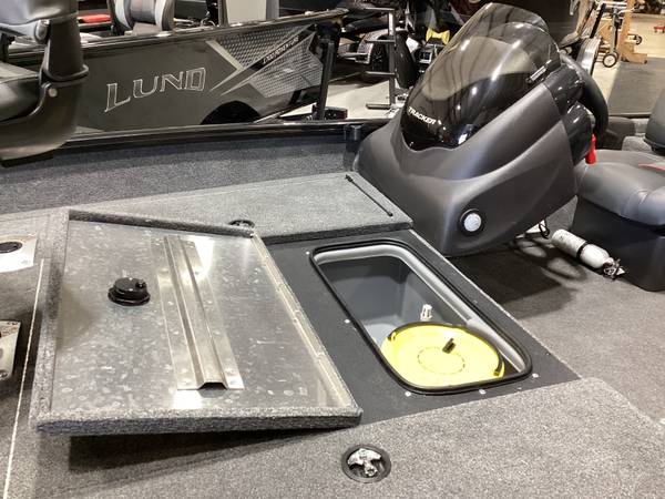 2024 Tracker, dovoz USA — foto 8 z 10