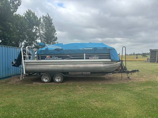 2019 Tracker, dovoz USA — foto 1