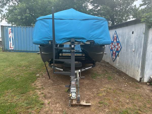 2019 Tracker, dovoz USA — foto 3 z 8