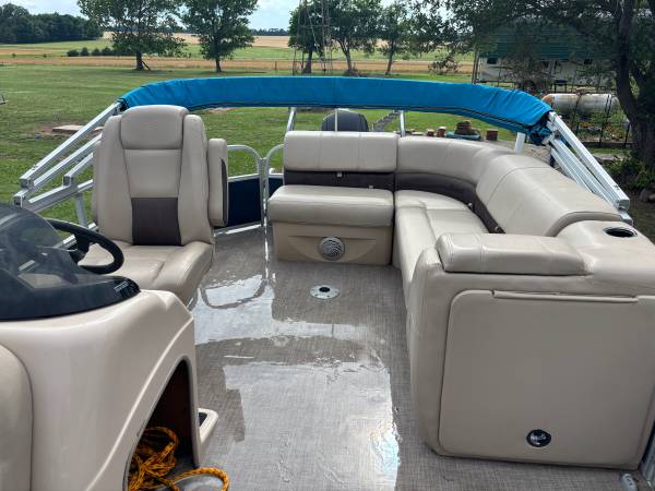 2019 Tracker, dovoz USA — foto 4 z 8
