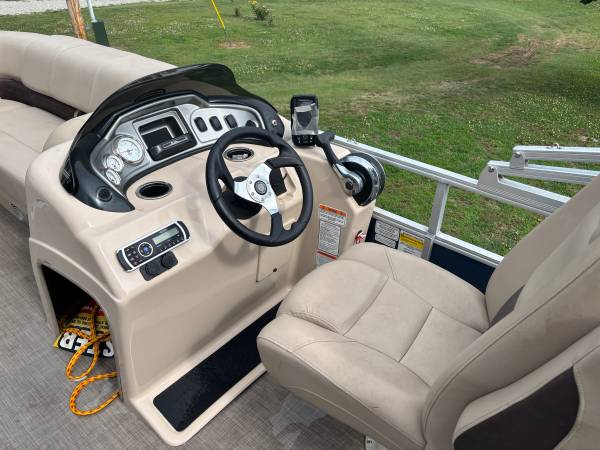 2019 Tracker, dovoz USA — foto 5 z 8