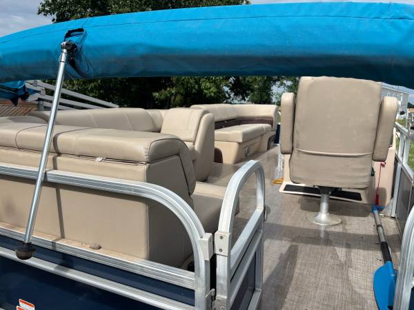 2019 Tracker, dovoz USA — foto 8 z 8