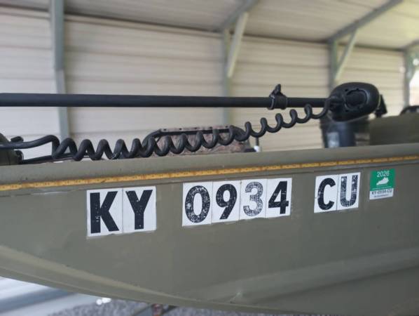 2011 Tracker, dovoz USA — foto 3 z 12