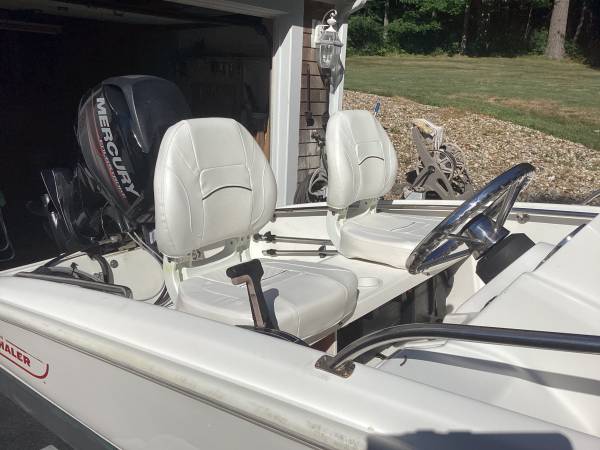 2015 Boston Whaler, dovoz USA — foto 2 z 8
