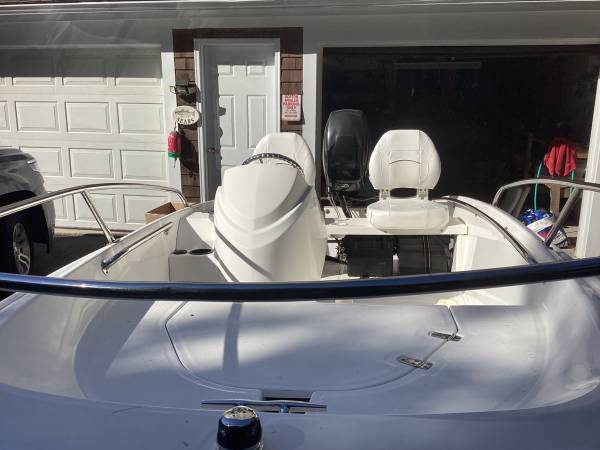 2015 Boston Whaler, dovoz USA — foto 3 z 8