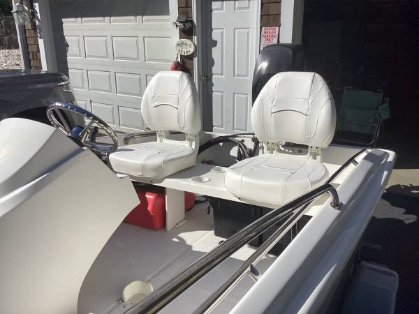 2015 Boston Whaler, dovoz USA — foto 4 z 8