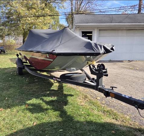 2021 Tracker, dovoz USA — foto 4 z 12