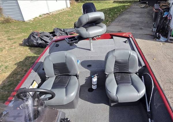 2021 Tracker, dovoz USA — foto 8 z 12