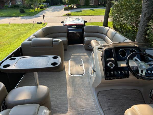 2014 Bennington, dovoz USA — foto 7 z 11