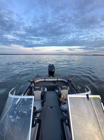 Crestliner, dovoz USA — foto 4 z 5