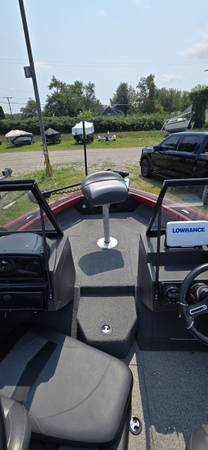 2023 Tracker, dovoz USA — foto 5 z 8