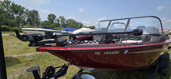 2023 Tracker, dovoz USA — foto 6 z 8