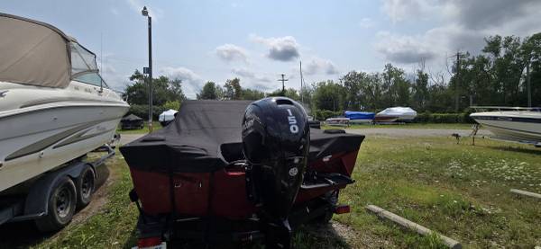 2023 Tracker, dovoz USA — foto 8 z 8