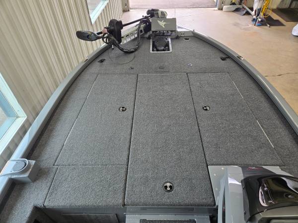 2027 Tracker, dovoz USA — foto 2 z 9