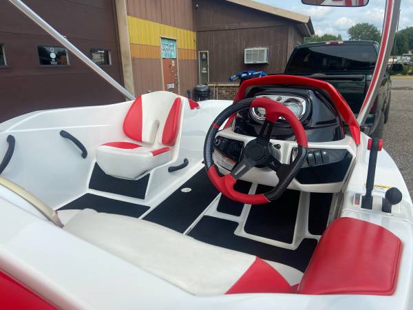 2011 Sea-Doo, dovoz USA — foto 2 z 12