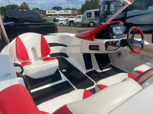 2011 Sea-Doo, dovoz USA — foto 4 z 12