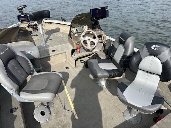 2002 Crestliner, dovoz USA — foto 5 z 12