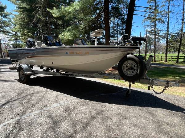 2004 Crestliner, dovoz USA — foto 1