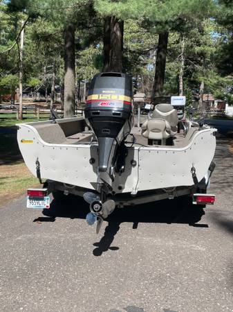 2004 Crestliner, dovoz USA — foto 4 z 8