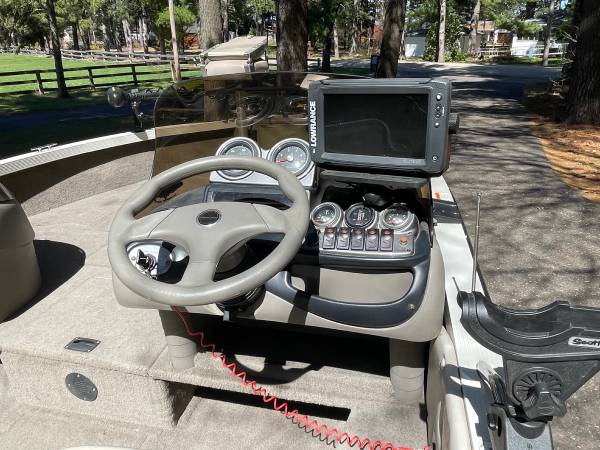 2004 Crestliner, dovoz USA — foto 6 z 8