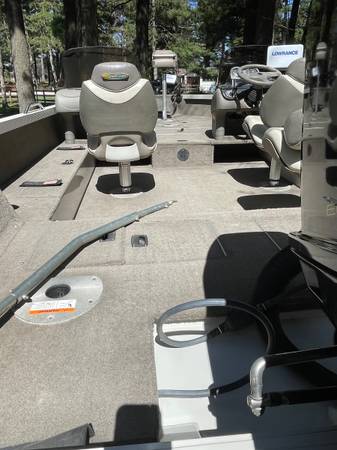 2004 Crestliner, dovoz USA — foto 7 z 8