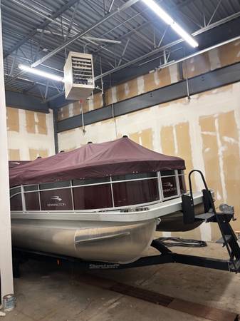 2020 Bennington, dovoz USA — foto 1