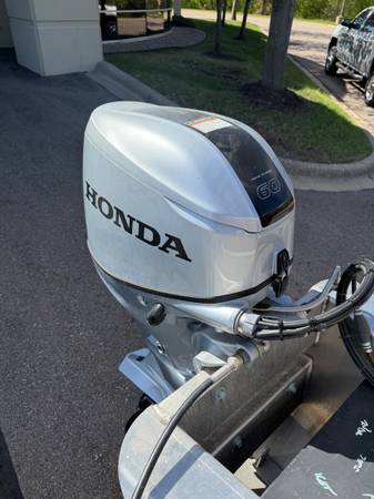 2020 Bennington, dovoz USA — foto 11 z 12