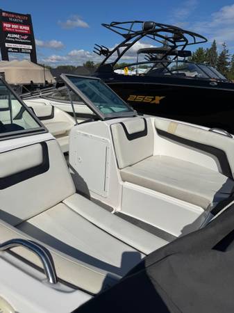 2016 Yamaha, červená, dovoz USA — foto 8 z 12