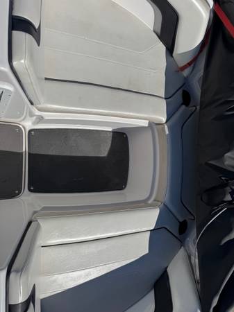2016 Yamaha, červená, dovoz USA — foto 9 z 12
