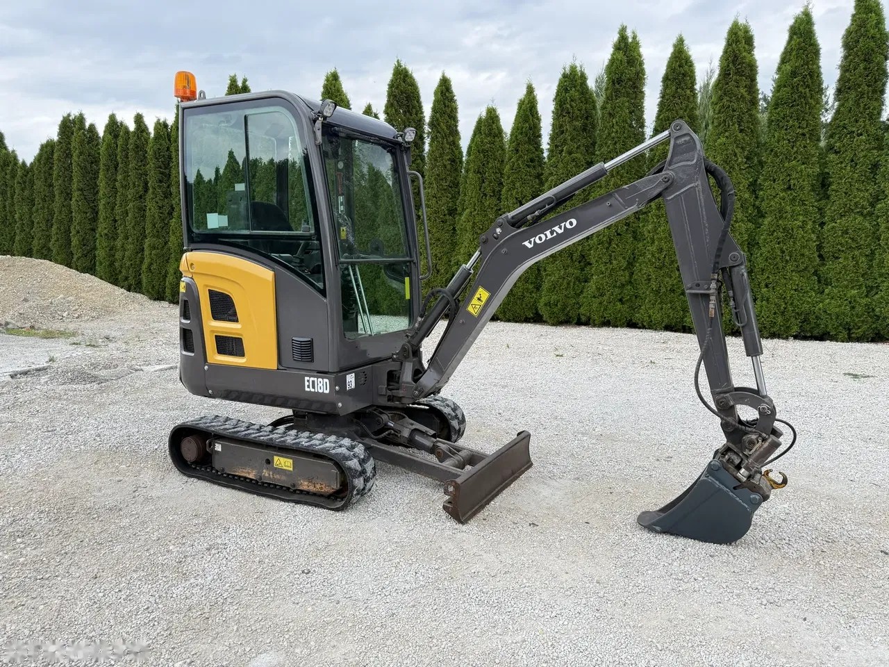 2017 Volvo EC18D, 4 323 mth, dovoz Skladem v EU — foto 2 z 24