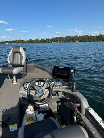 2016 Crestliner, dovoz USA — foto 1