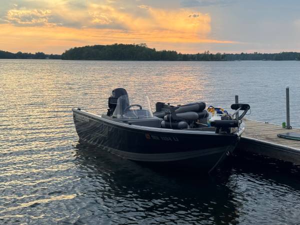 2016 Crestliner, dovoz USA — foto 8 z 12