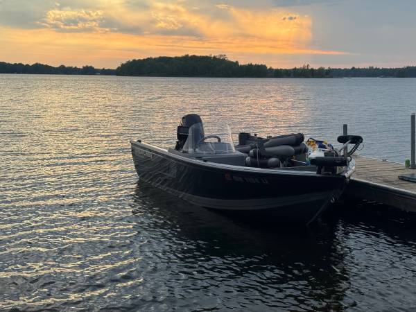 2016 Crestliner, dovoz USA — foto 6 z 12