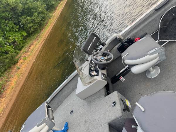 2016 Crestliner, dovoz USA — foto 8 z 12