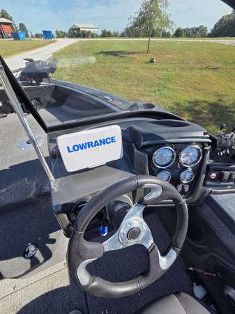2020 Tracker, dovoz USA — foto 6 z 8