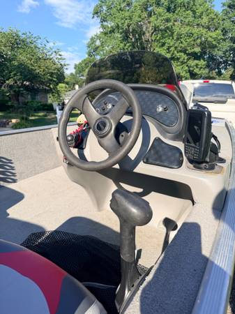 2010 Tracker, dovoz USA — foto 12 z 12