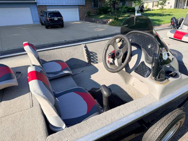 2010 Tracker, dovoz USA — foto 6 z 12