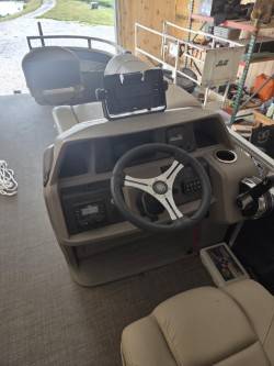 2024 Sun Tracker, dovoz USA — foto 7 z 7