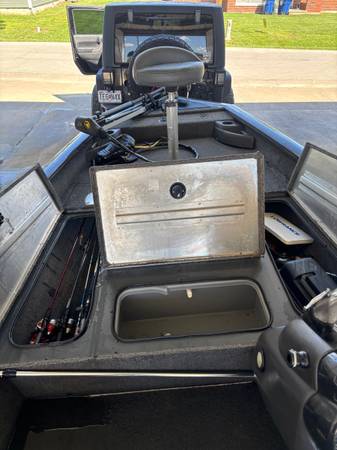 2019 Tracker, dovoz USA — foto 5 z 12