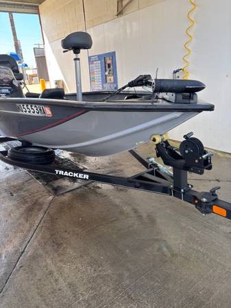 2019 Tracker, dovoz USA — foto 6 z 12