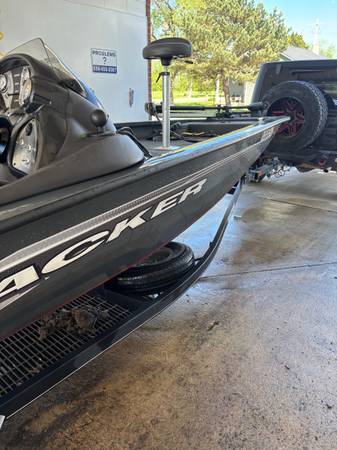 2019 Tracker, dovoz USA — foto 8 z 12