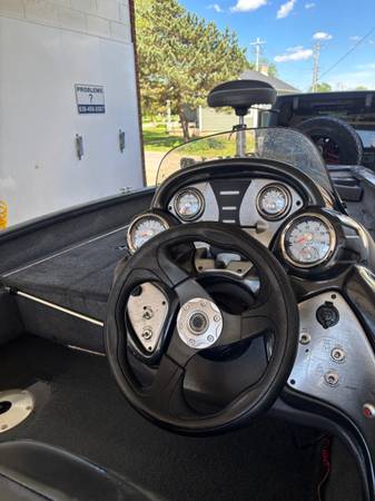 2019 Tracker, dovoz USA — foto 9 z 12