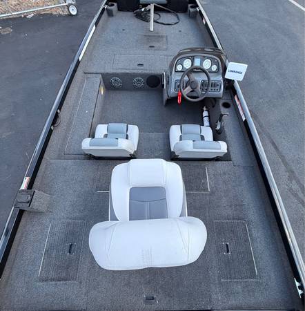 2011 Crestliner, dovoz USA — foto 10 z 12