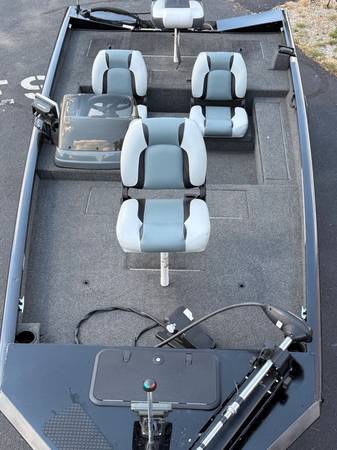 2011 Crestliner, dovoz USA — foto 5 z 12