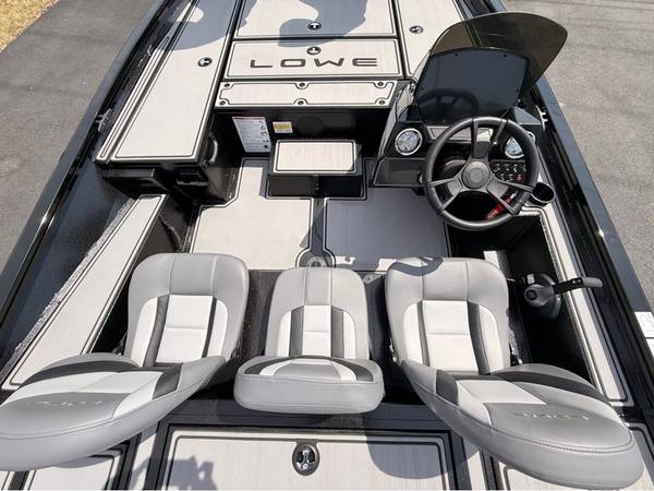 2027 Lowe, dovoz USA — foto 10 z 12