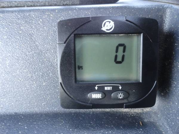 2025 Tracker, dovoz USA — foto 8 z 12