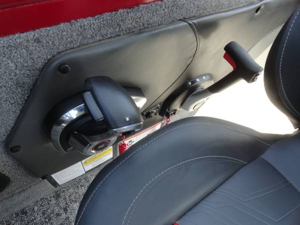 2025 Tracker, dovoz USA — foto 9 z 12