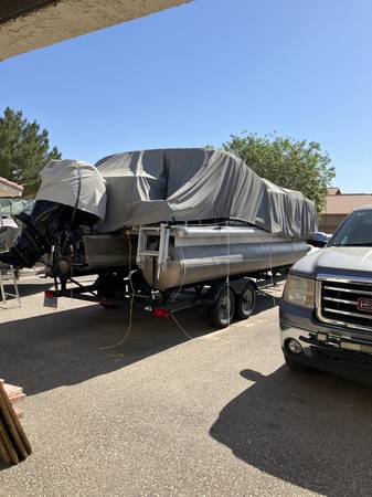 2018 Tracker, dovoz USA — foto 3 z 12