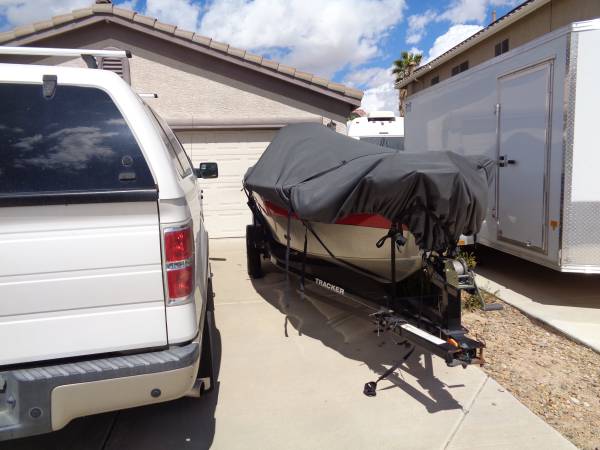 2012 Tracker, dovoz USA — foto 2 z 8